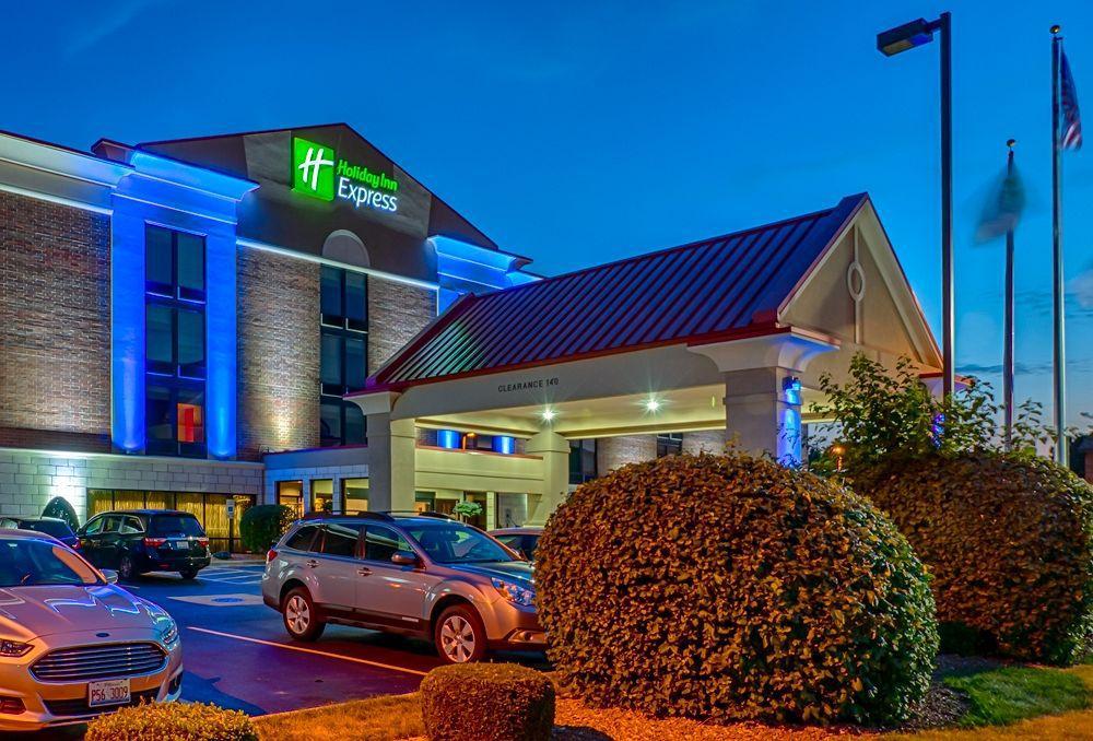 Holiday Inn Express Crestwood By Ihg Buitenkant foto