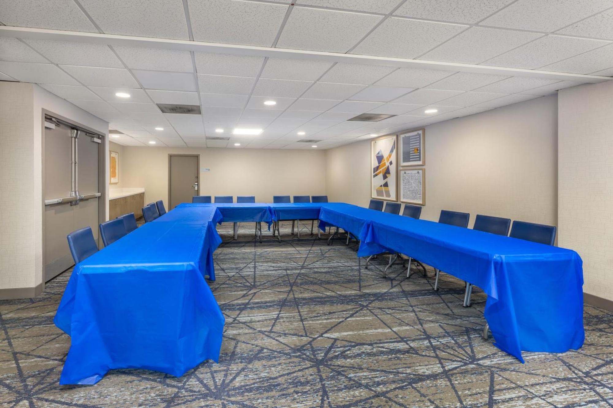 Holiday Inn Express Crestwood By Ihg Buitenkant foto