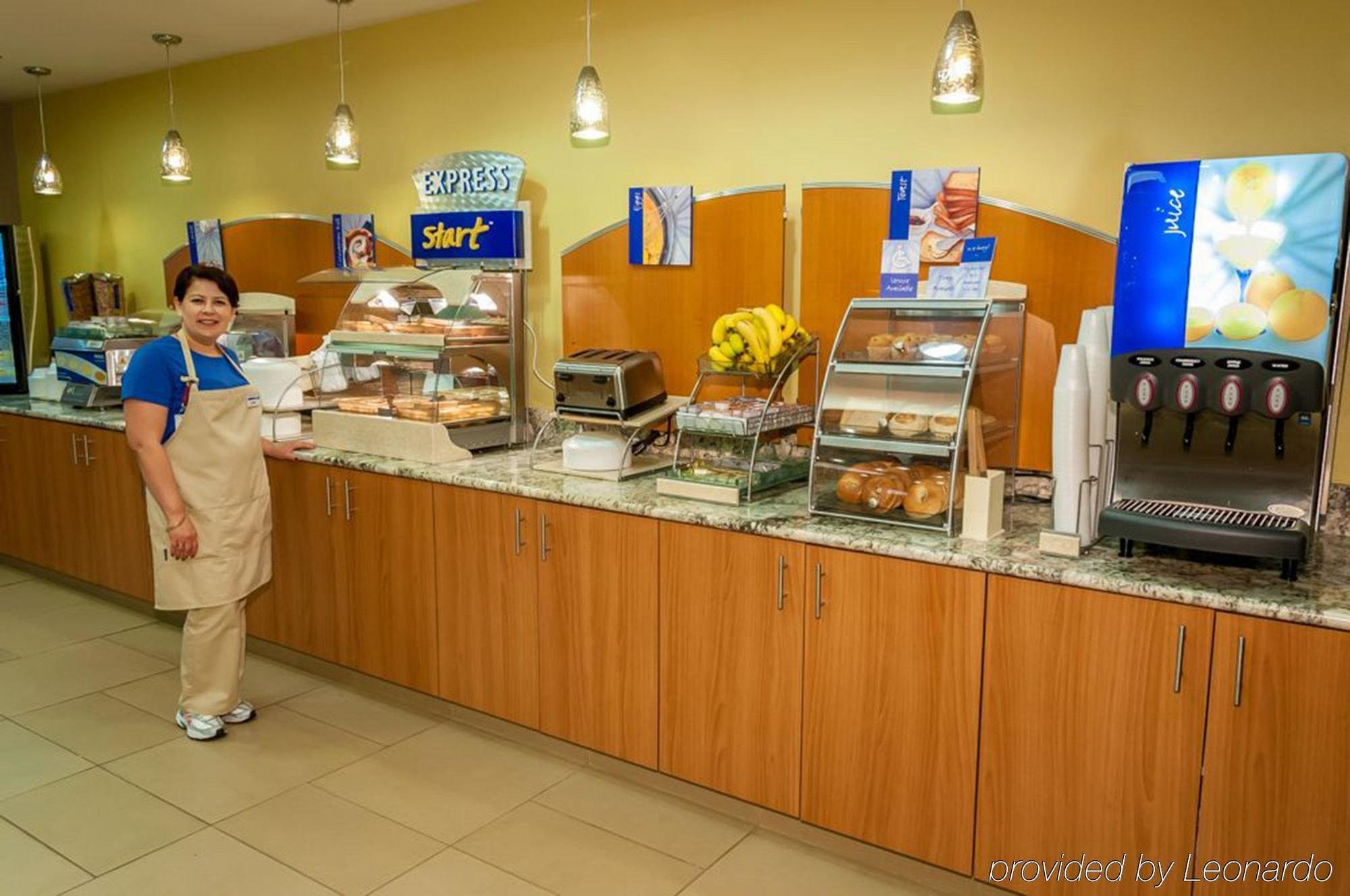 Holiday Inn Express Crestwood By Ihg Buitenkant foto
